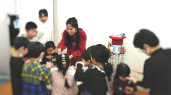 保険セミナーでマジック教室イベント